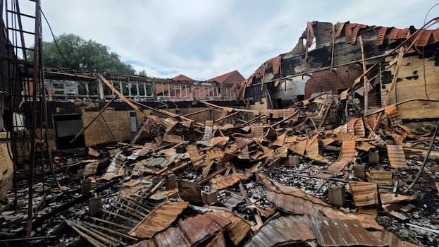 in-pics-|-devastating-blaze-destroys-mayfair’s-beloved-islamic-centre-building