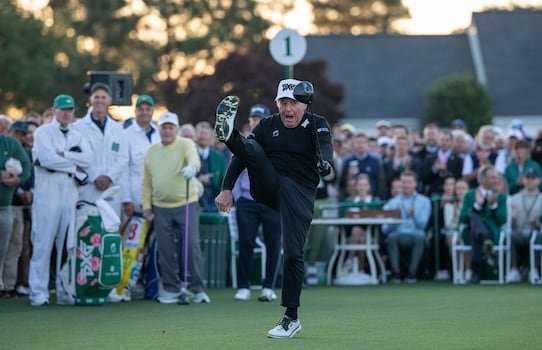 showman-gary-player-dazzles-fans-and-media-with-masterful-play-at-the-masters